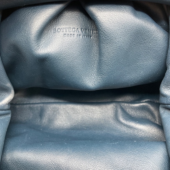 BOTTEGA VENETA NAVY LEATHER POUCH WITH STRAP - Picture 12 of 13